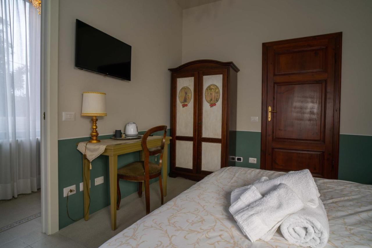 Il Buen Retiro Hotel ลุคคา ภายนอก รูปภาพ